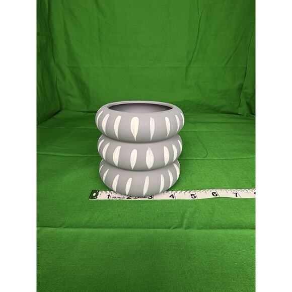 Stylish Handcrafted Gray Decorative Planter with White Leaf Patterns - Picture 6 of 8